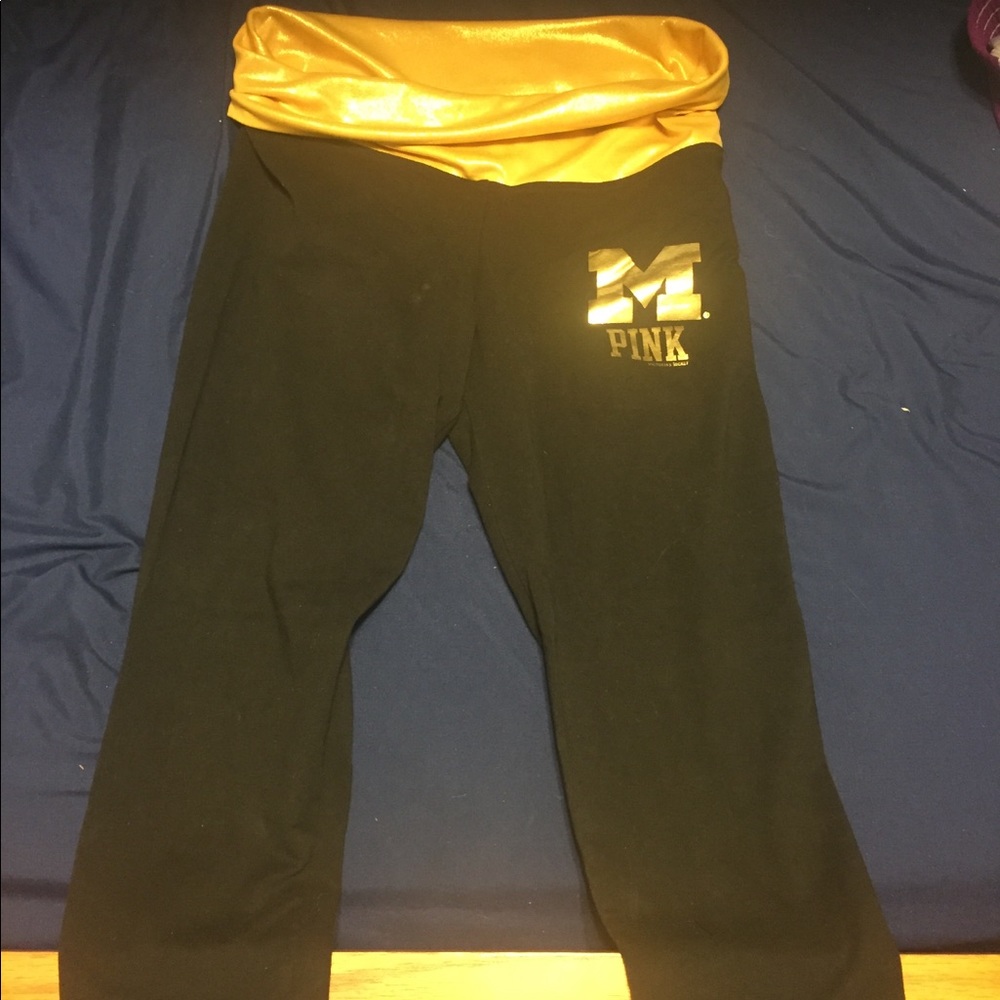 SOLD-PINK UofM cropped leggings